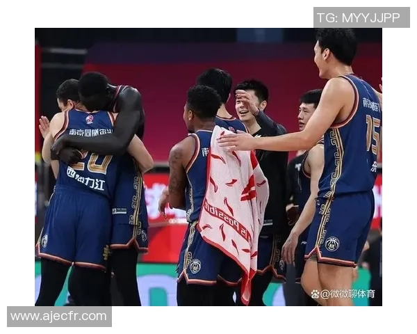 南京足球队以87分稳居冠军赛积分榜首位争冠形势一片大好 南京足球队以87分稳居冠军赛积分榜首位争冠形势一片大好