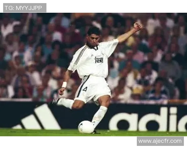 忧郁王子逆袭成足球明星的励志故事与成长之路 忧郁王子逆袭成足球明星的励志故事与成长之路