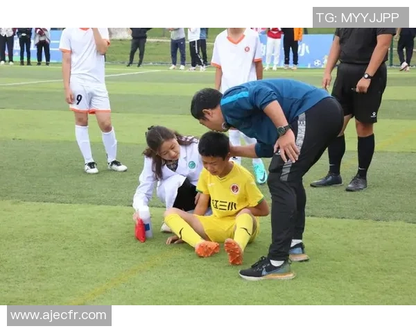 西安足球队逆袭之路:城市联赛中的奋斗与荣耀 西安足球队逆袭之路:城市联赛中的奋斗与荣耀