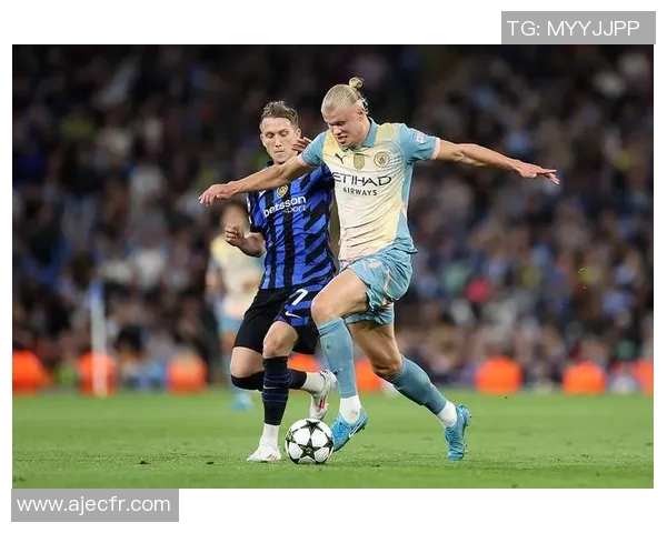 足球明星激烈对抗瞬间回顾:赛场外的冲突与争斗精彩集锦 足球明星激烈对抗瞬间回顾:赛场外的冲突与争斗精彩集锦